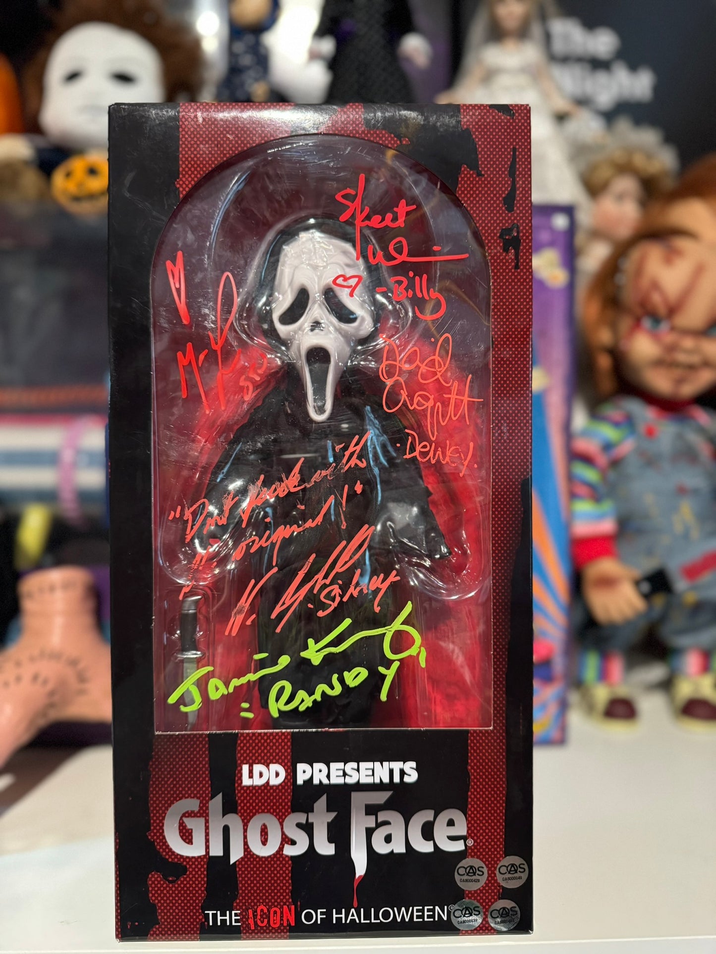 Ghostface living dead doll autographed by Neve Campbell, Skeet Ulrich, Matthew Lillard, Jamie Kennedy and David Arquette