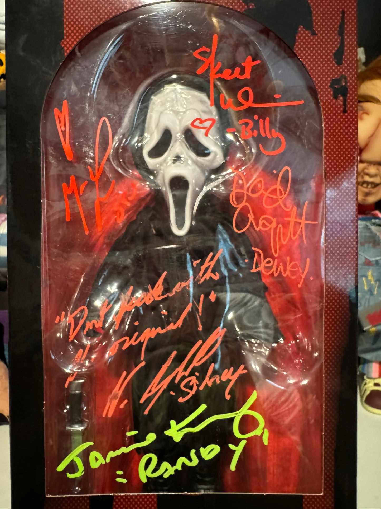 Ghostface living dead doll autographed by Neve Campbell, Skeet Ulrich, Matthew Lillard, Jamie Kennedy and David Arquette